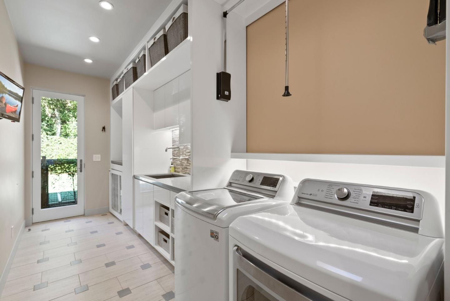 Detail Gallery Image 20 of 34 For 2 Lane Pl, Atherton,  CA 94027 - 4 Beds | 4/1 Baths