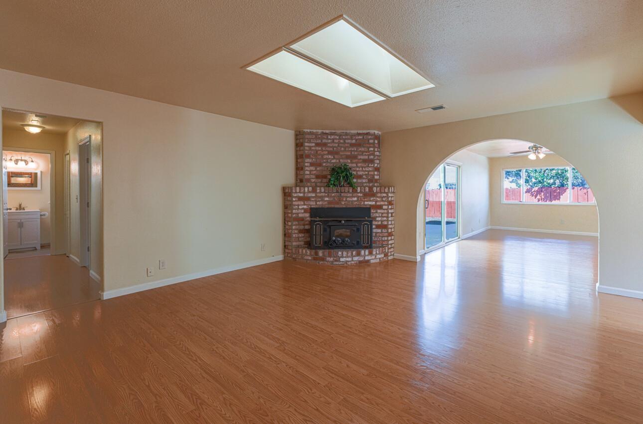 Detail Gallery Image 5 of 29 For 13353 Jackson St, Salinas,  CA 93906 - 3 Beds | 2 Baths