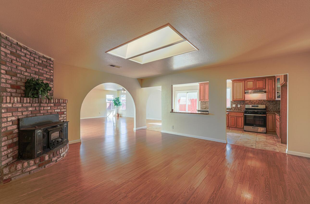 Detail Gallery Image 7 of 29 For 13353 Jackson St, Salinas,  CA 93906 - 3 Beds | 2 Baths