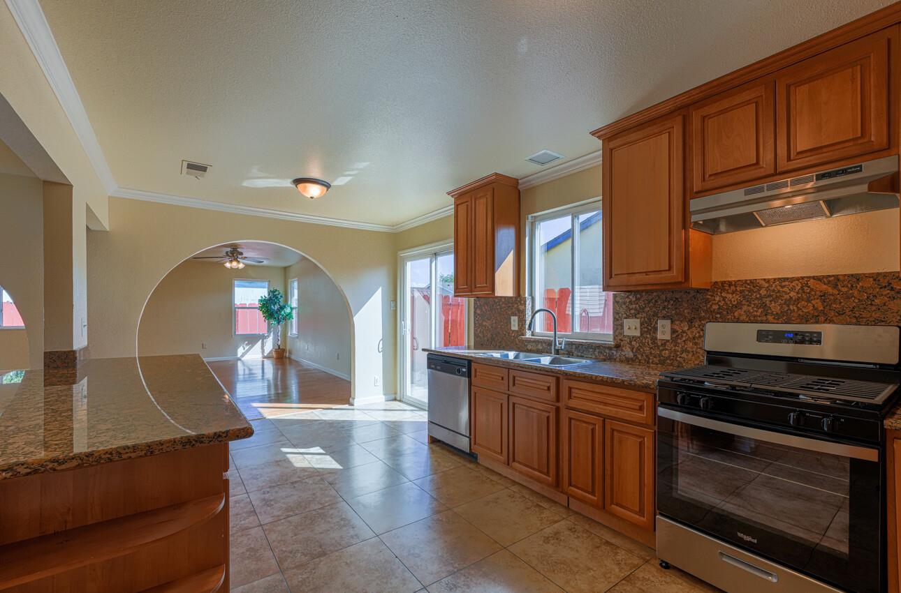 Detail Gallery Image 8 of 29 For 13353 Jackson St, Salinas,  CA 93906 - 3 Beds | 2 Baths