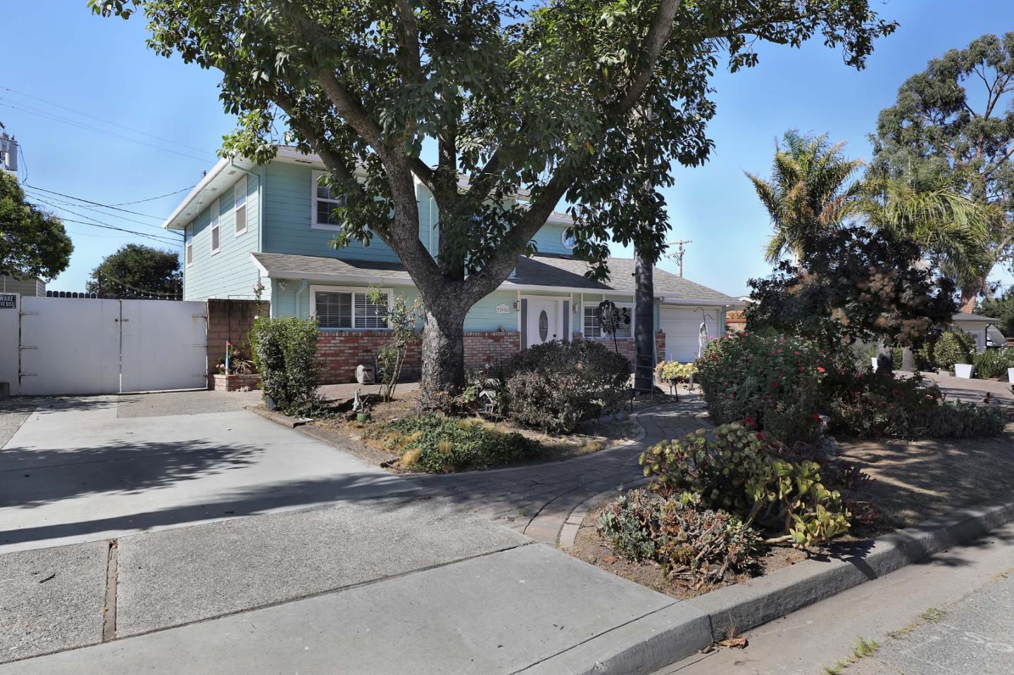 22020 Berry Drive, Salinas, California 93908, 5 Bedrooms Bedrooms, ,3 BathroomsBathrooms,Residential,For Sale,22020 Berry Drive,ML81983054