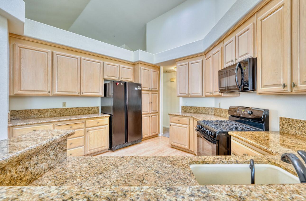 Detail Gallery Image 9 of 36 For 17760 Riverbend Rd, Salinas,  CA 93908 - 4 Beds | 2 Baths