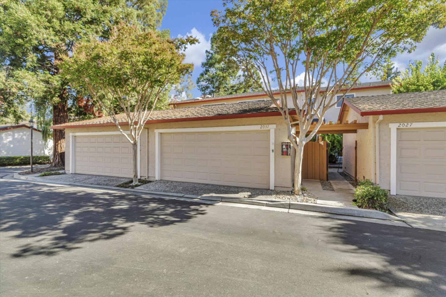 Detail Gallery Image 1 of 30 For 2037 Eucalyptus Ct, Santa Clara,  CA 95050 - 3 Beds | 2/1 Baths