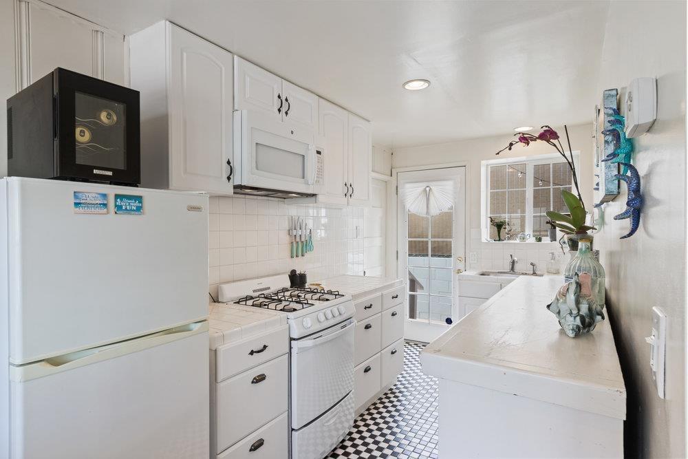 Detail Gallery Image 7 of 14 For 779 Mermaid Ave, Pacific Grove,  CA 93950 - 2 Beds | 1 Baths