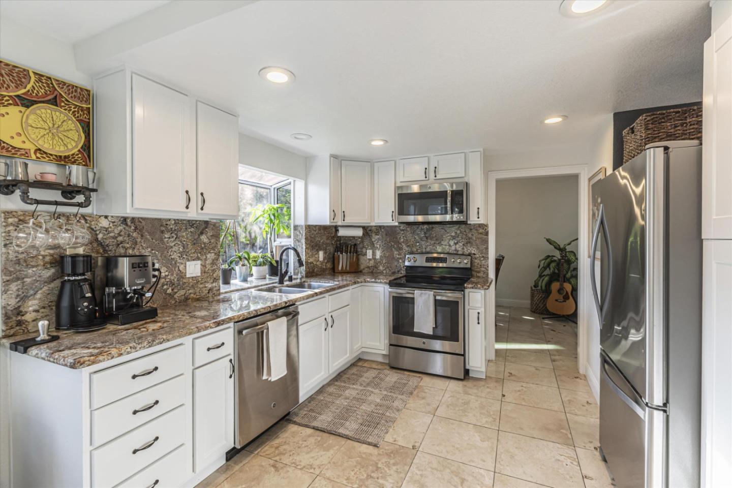 Detail Gallery Image 12 of 48 For 9470 Eagle View Way, Gilroy,  CA 95020 - 4 Beds | 2/1 Baths