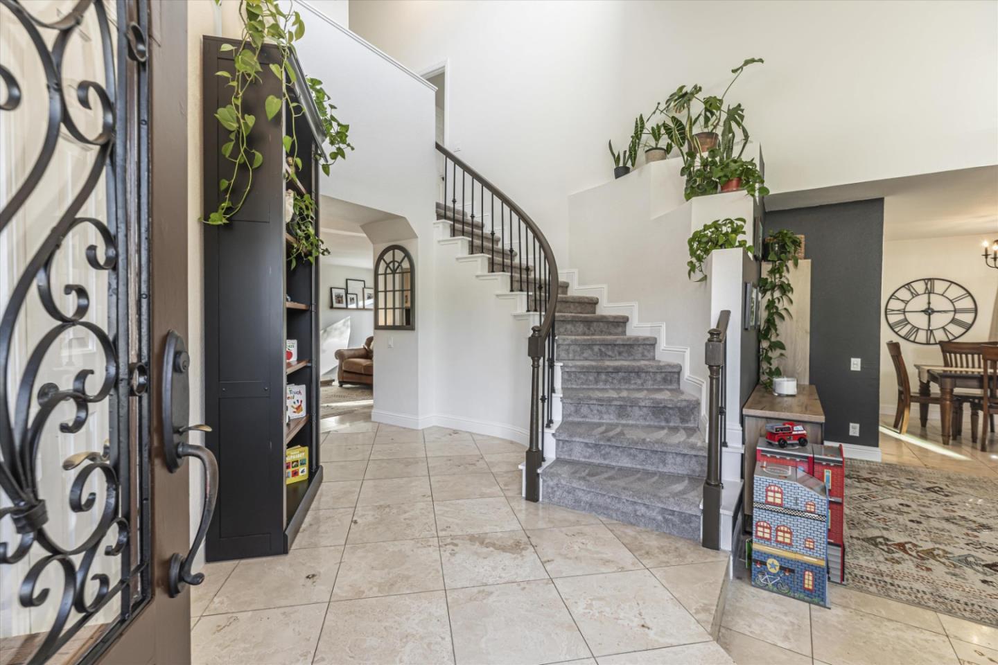 Detail Gallery Image 5 of 48 For 9470 Eagle View Way, Gilroy,  CA 95020 - 4 Beds | 2/1 Baths