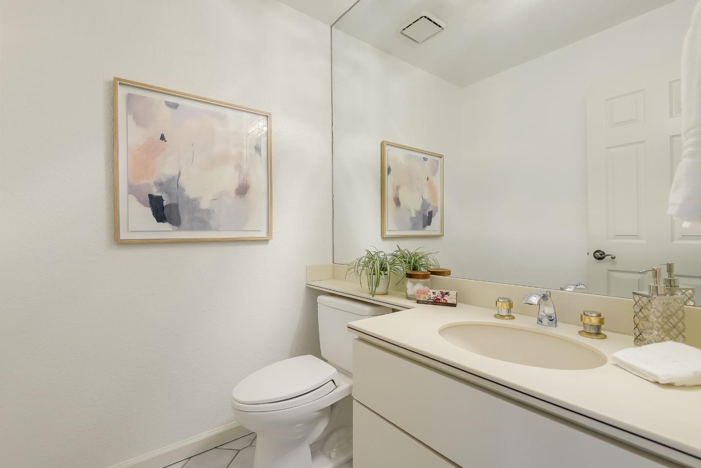 Detail Gallery Image 13 of 32 For 1209 Cuernavaca Circulo, Mountain View,  CA 94040 - 3 Beds | 2/1 Baths