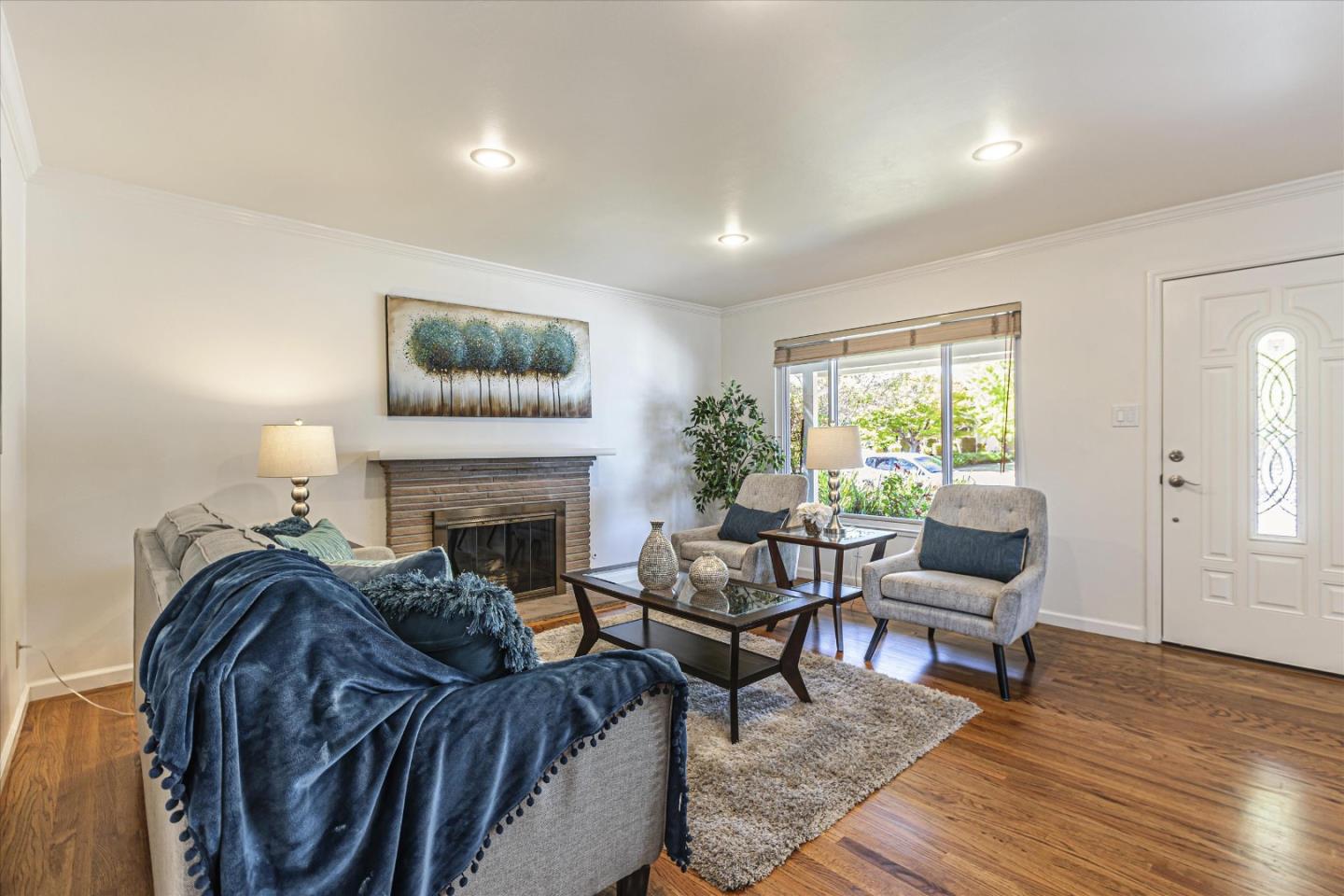 Detail Gallery Image 5 of 25 For 730 Nutmeg Ave, Sunnyvale,  CA 94087 - 3 Beds | 2 Baths