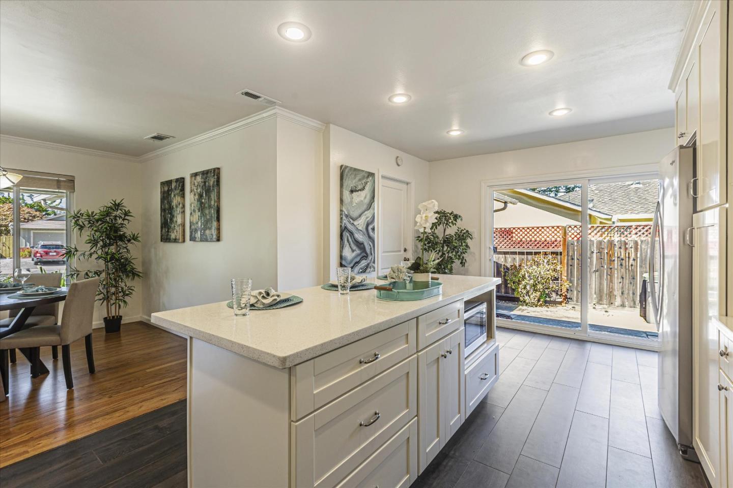 Detail Gallery Image 9 of 25 For 730 Nutmeg Ave, Sunnyvale,  CA 94087 - 3 Beds | 2 Baths