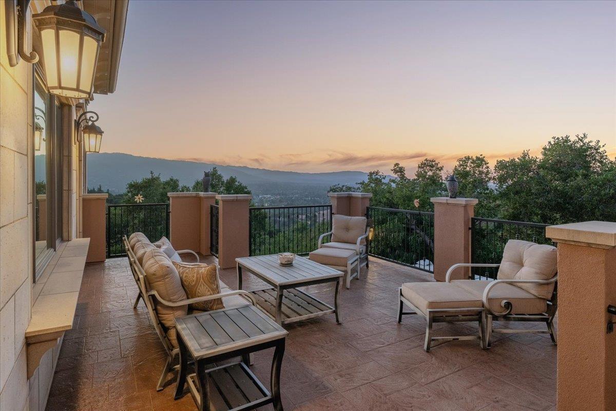 Detail Gallery Image 10 of 77 For 15315 Santella Ct, Los Gatos,  CA 95032 - 5 Beds | 6/1 Baths