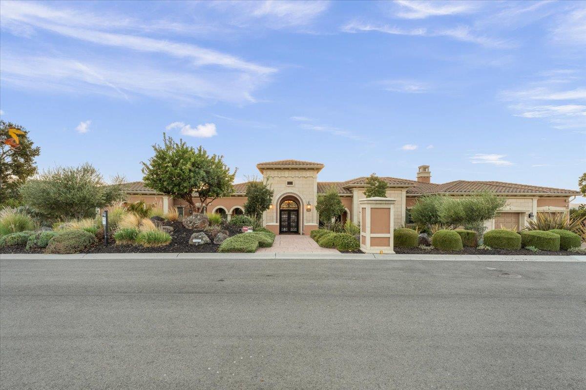 Detail Gallery Image 11 of 77 For 15315 Santella Ct, Los Gatos,  CA 95032 - 5 Beds | 6/1 Baths