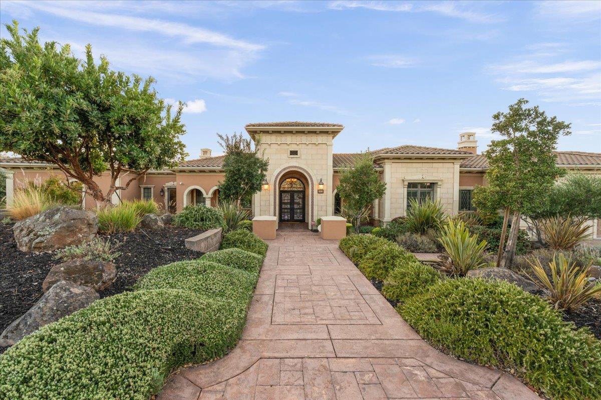 Detail Gallery Image 14 of 77 For 15315 Santella Ct, Los Gatos,  CA 95032 - 5 Beds | 6/1 Baths