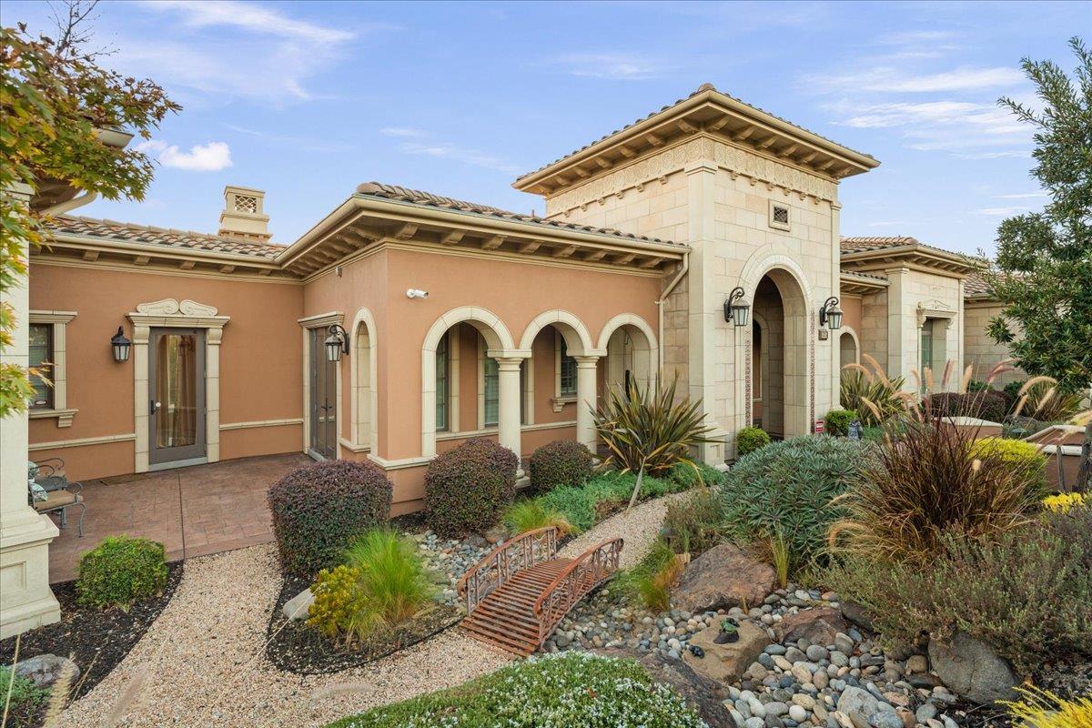 Detail Gallery Image 16 of 77 For 15315 Santella Ct, Los Gatos,  CA 95032 - 5 Beds | 6/1 Baths