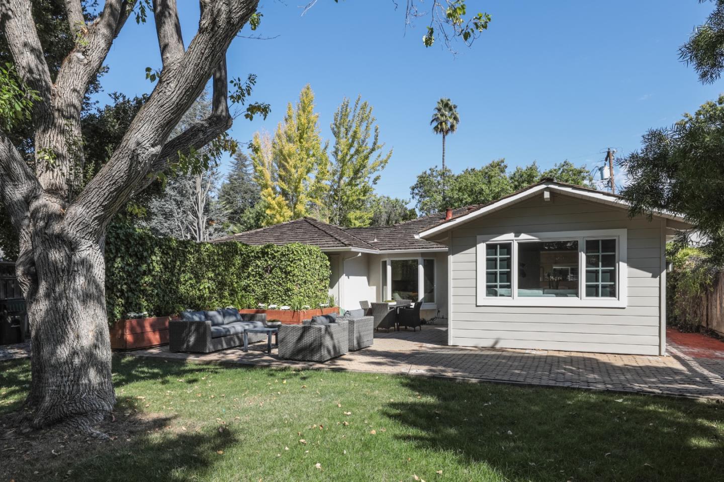 Detail Gallery Image 22 of 25 For 284 Langton Ave, Los Altos,  CA 94022 - 3 Beds | 2 Baths