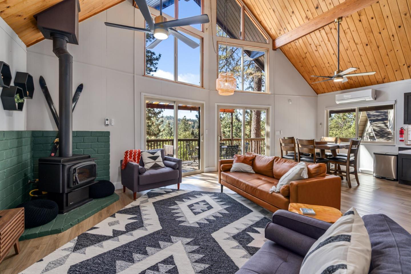 Detail Gallery Image 2 of 47 For 20779 Point View Dr, Groveland,  CA 95321 - 2 Beds | 3 Baths