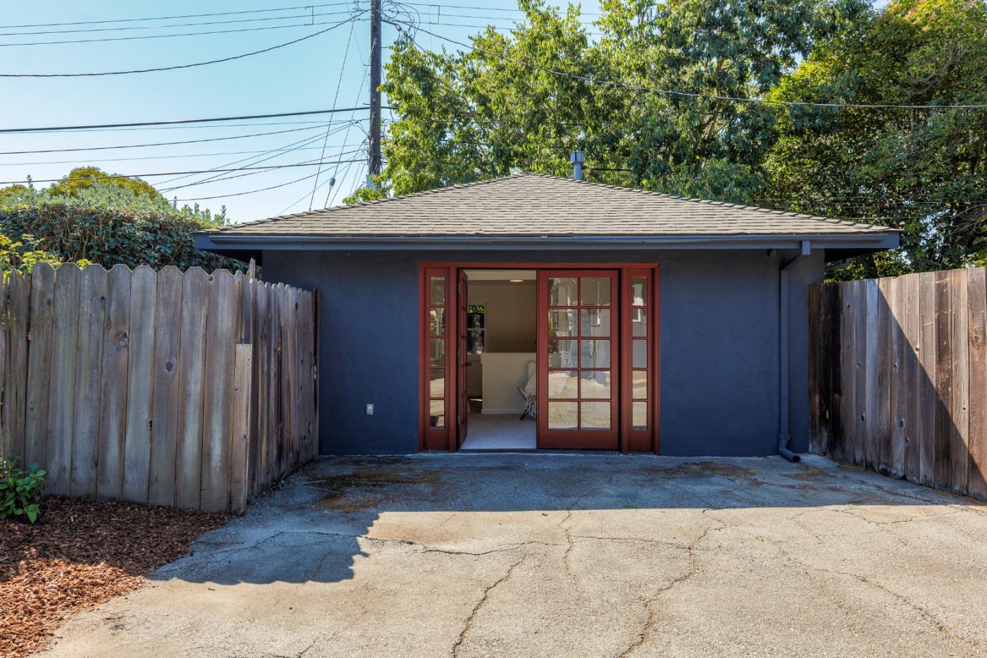 Detail Gallery Image 25 of 37 For 1600 Dana Ave, Palo Alto,  CA 94303 - 3 Beds | 2 Baths