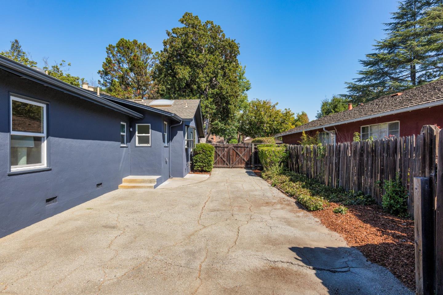 Detail Gallery Image 35 of 37 For 1600 Dana Ave, Palo Alto,  CA 94303 - 3 Beds | 2 Baths