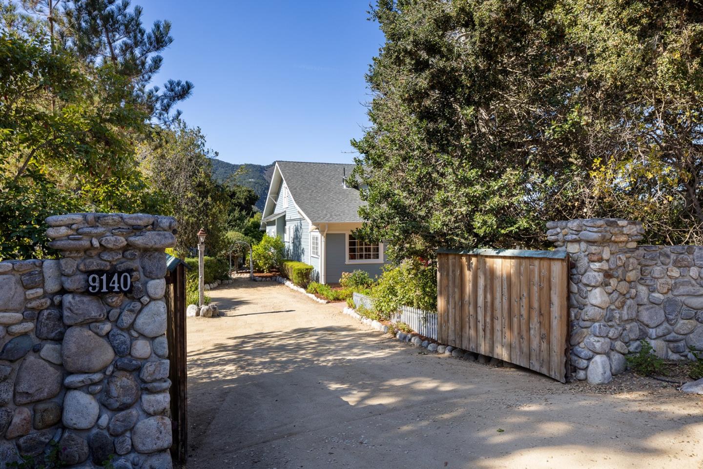 Detail Gallery Image 5 of 53 For 9140 Carmel Valley Rd, Carmel Valley,  CA 93923 - 4 Beds | 2 Baths