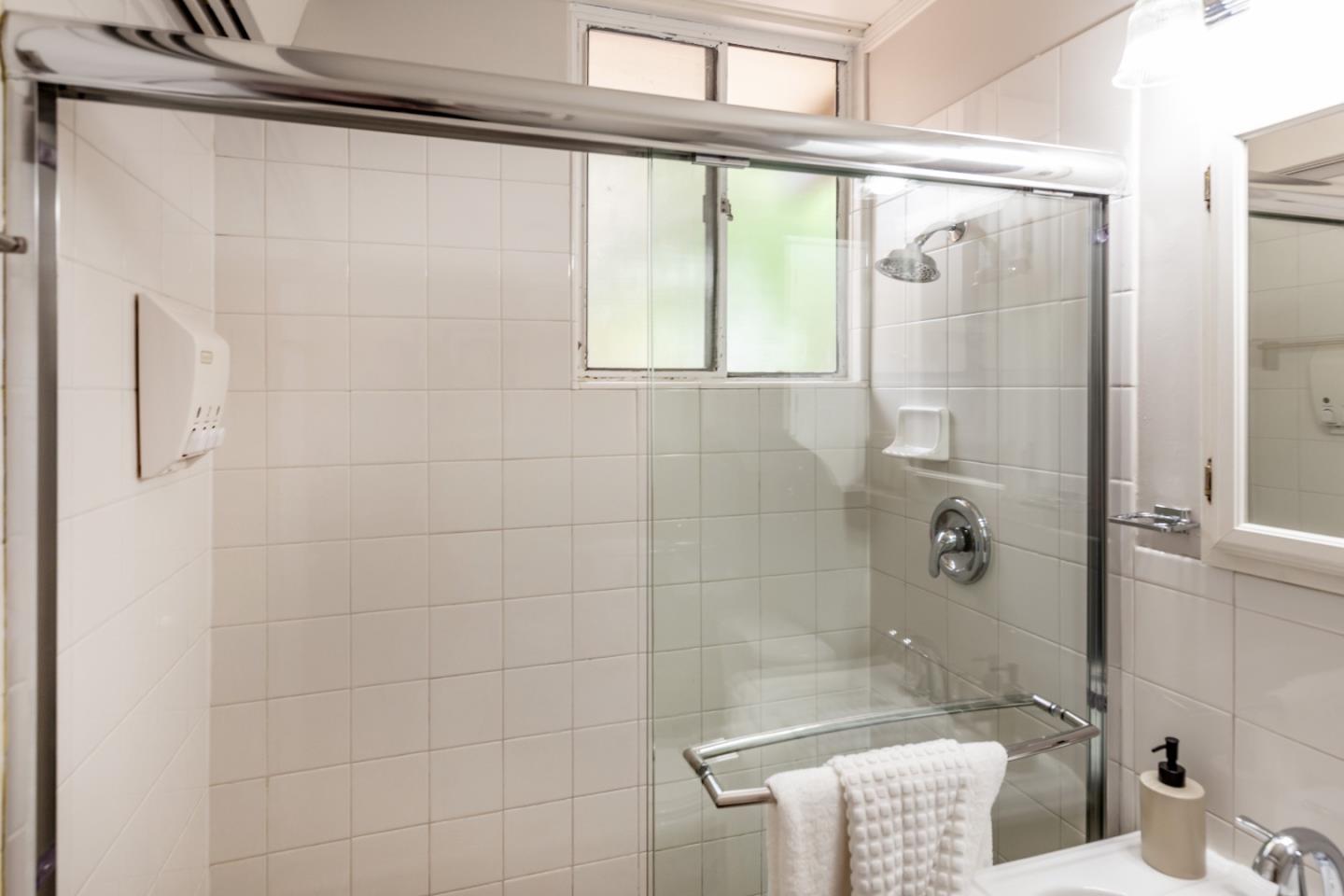 Detail Gallery Image 13 of 21 For 2316 Greer Rd, Palo Alto,  CA 94303 - 4 Beds | 2 Baths