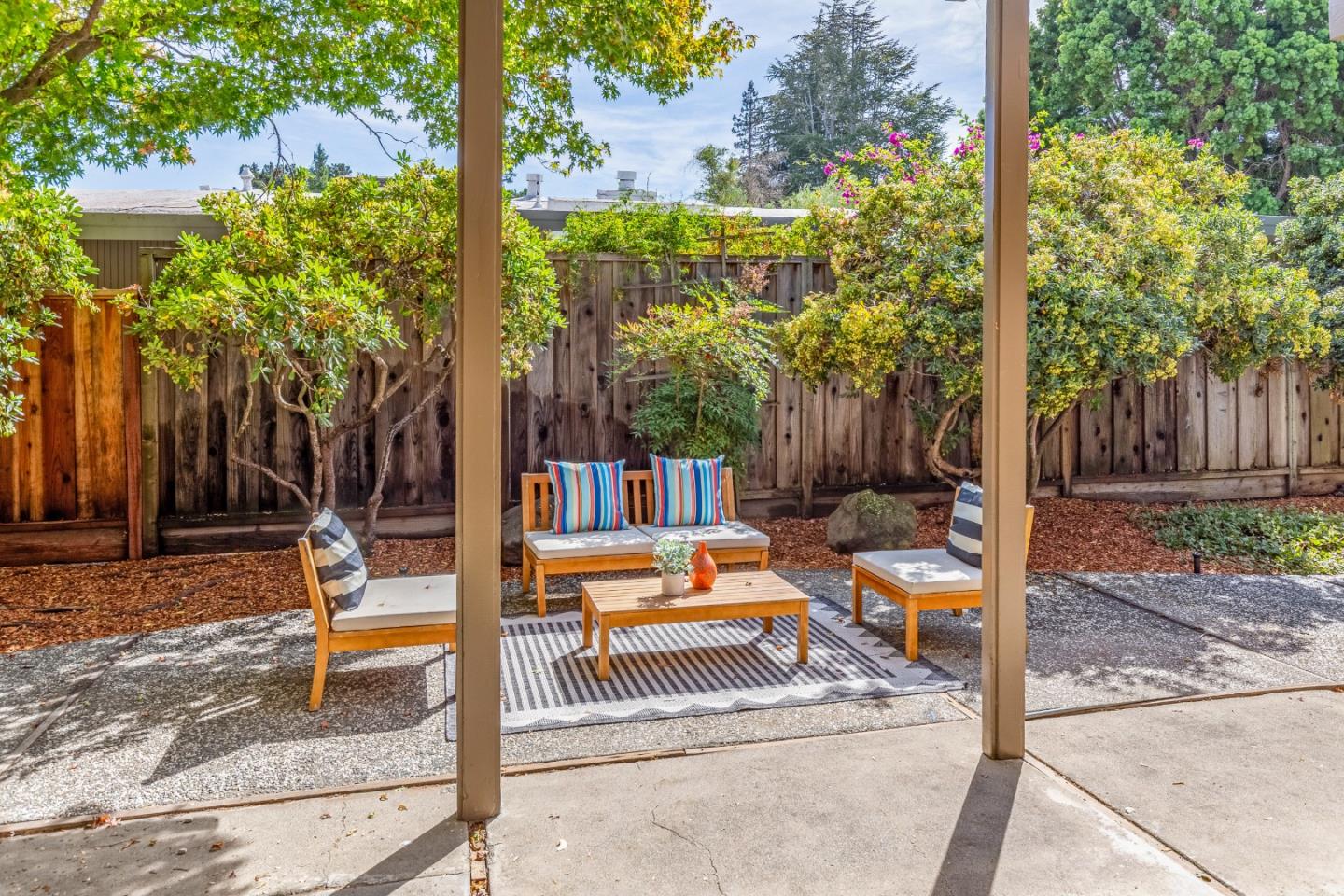 Detail Gallery Image 19 of 21 For 2316 Greer Rd, Palo Alto,  CA 94303 - 4 Beds | 2 Baths