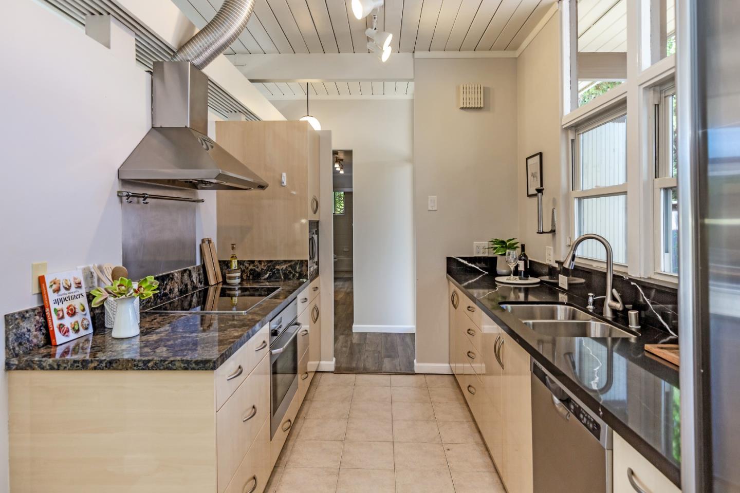 Detail Gallery Image 5 of 21 For 2316 Greer Rd, Palo Alto,  CA 94303 - 4 Beds | 2 Baths