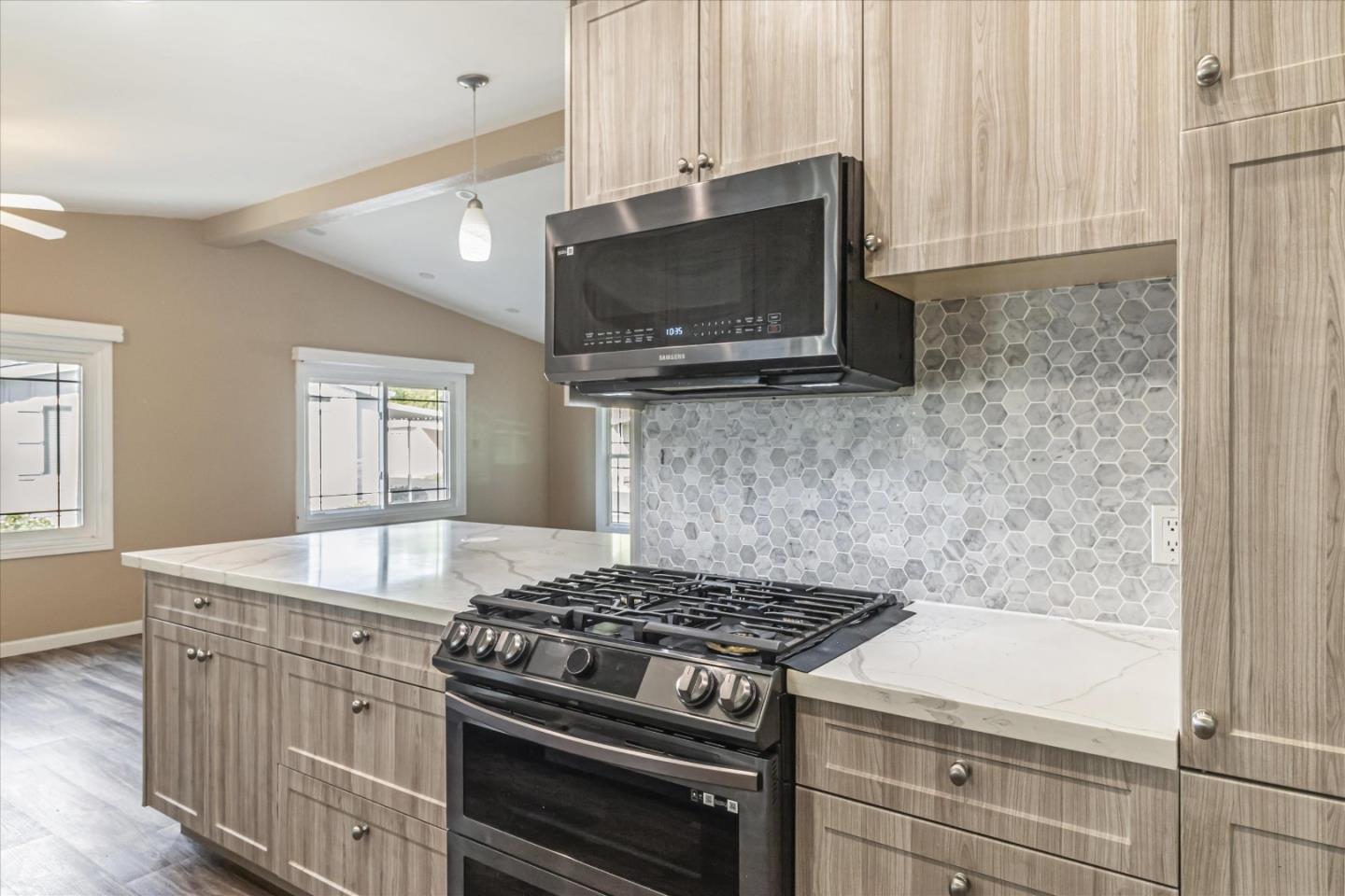 Detail Gallery Image 4 of 30 For 1075 Space Park Way #298,  Mountain View,  CA 94043 - 3 Beds | 2 Baths