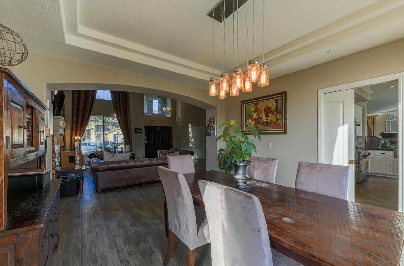 Detail Gallery Image 12 of 53 For 27151 Prestancia Way, Salinas,  CA 93908 - 5 Beds | 4 Baths