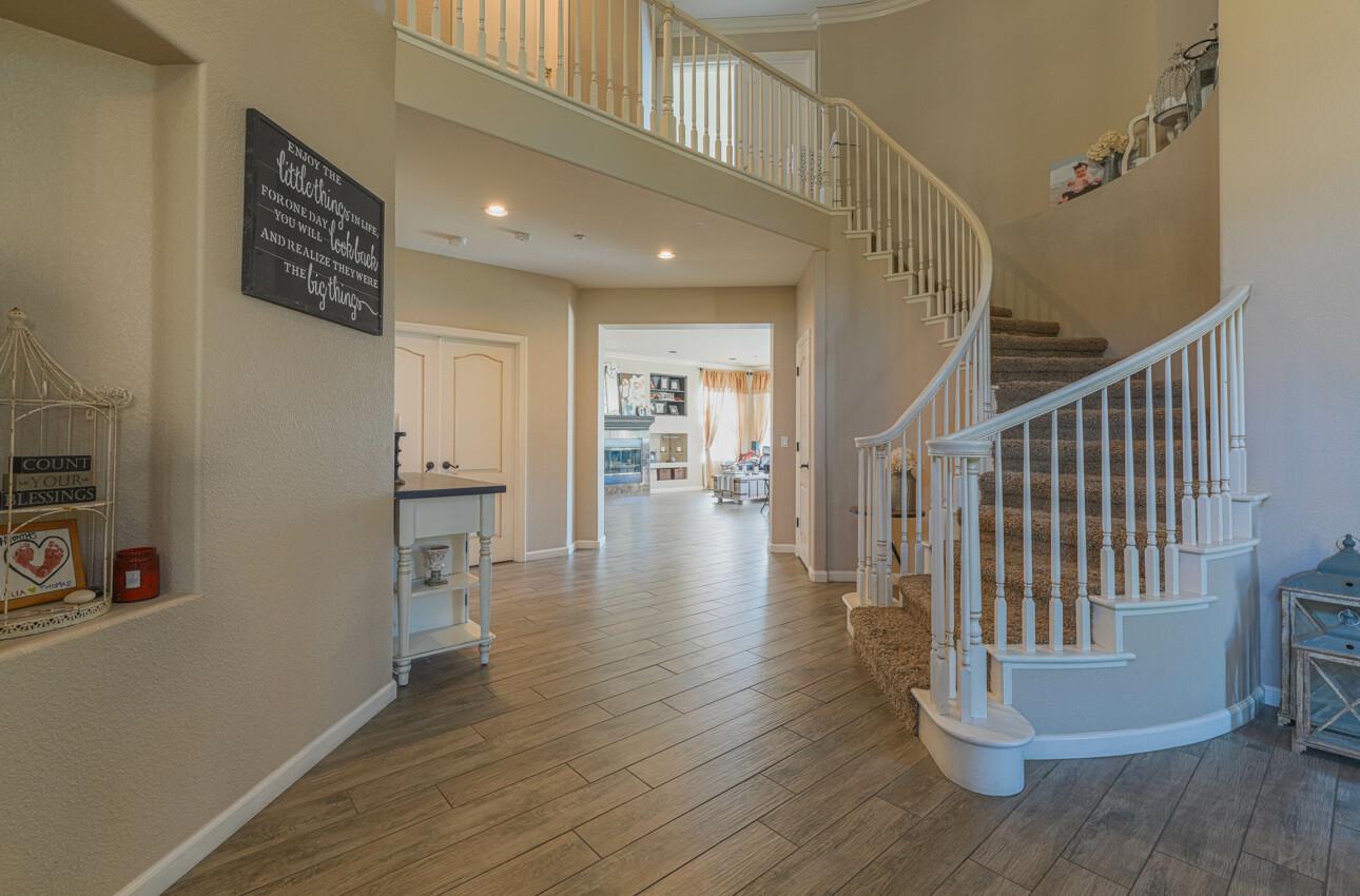 Detail Gallery Image 8 of 53 For 27151 Prestancia Way, Salinas,  CA 93908 - 5 Beds | 4 Baths