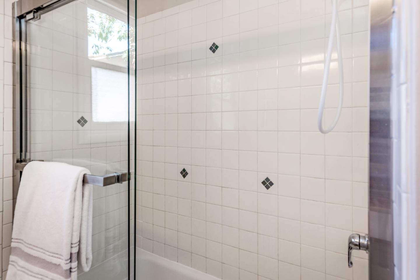 Detail Gallery Image 12 of 16 For 395 Ventura Ave, Palo Alto,  CA 94306 - 2 Beds | 1 Baths