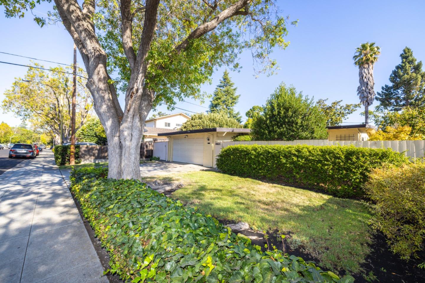 Detail Gallery Image 1 of 10 For 3631 Arbutus Ave, Palo Alto,  CA 94303 - 4 Beds | 2 Baths