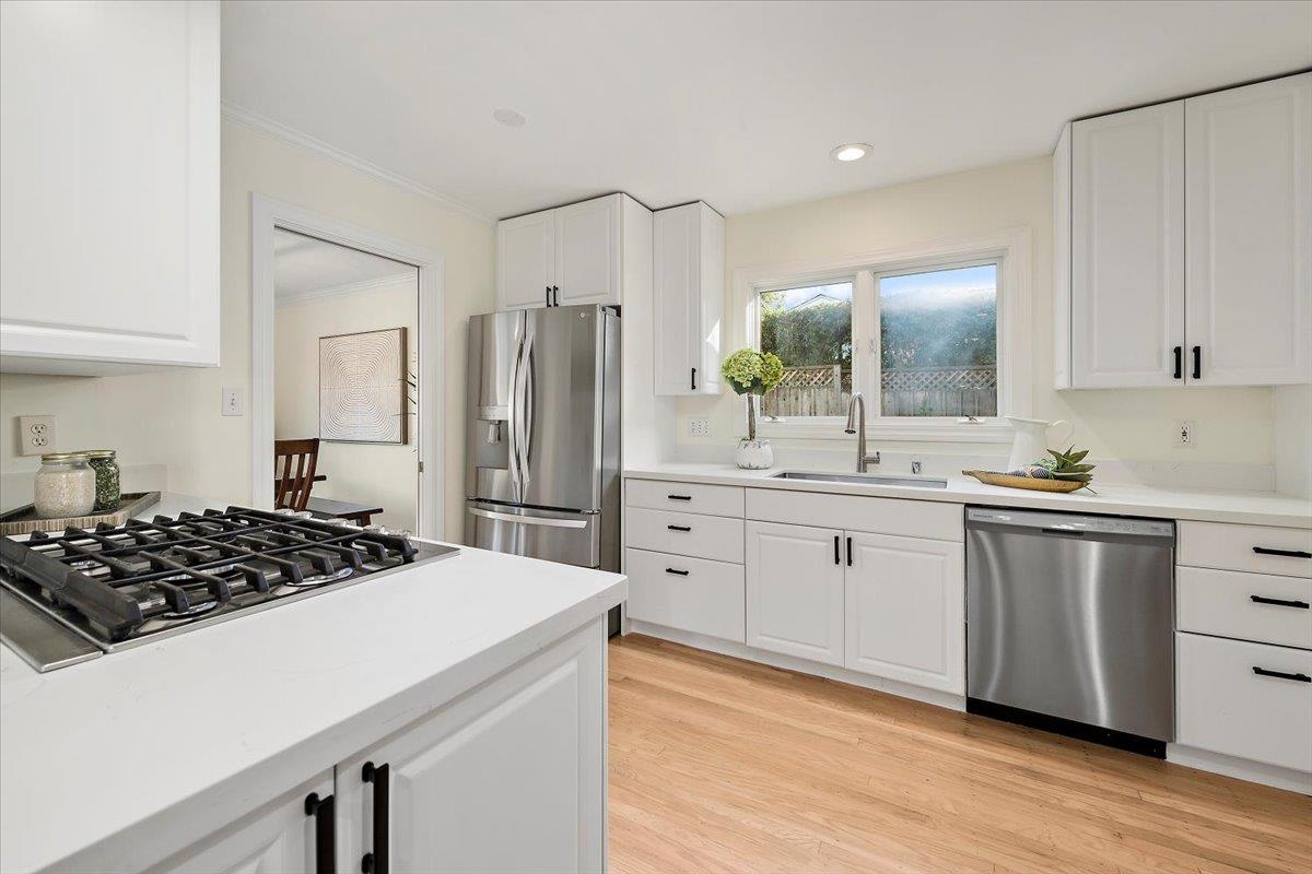 Detail Gallery Image 12 of 30 For 1555 Wessex Ave, Los Altos,  CA 94024 - 3 Beds | 2 Baths