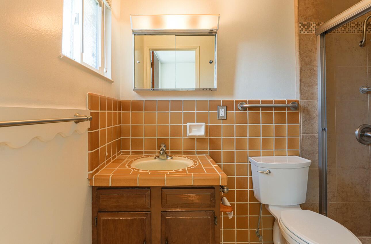 Detail Gallery Image 22 of 31 For 430 Calaveras Dr, Salinas,  CA 93906 - 3 Beds | 2 Baths