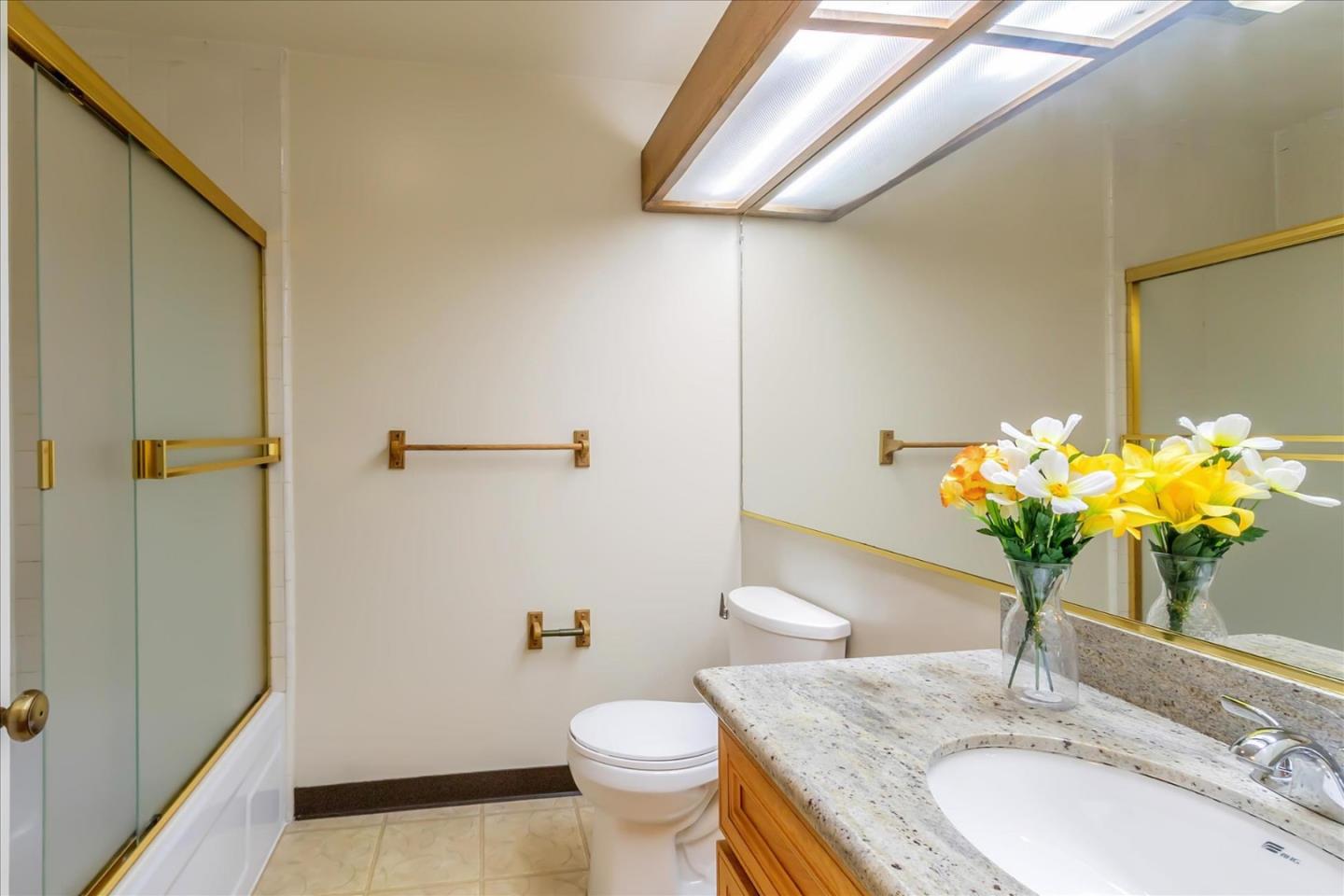 Detail Gallery Image 7 of 42 For 505 Cypress Point Dr #209,  Mountain View,  CA 94043 - 2 Beds | 2 Baths