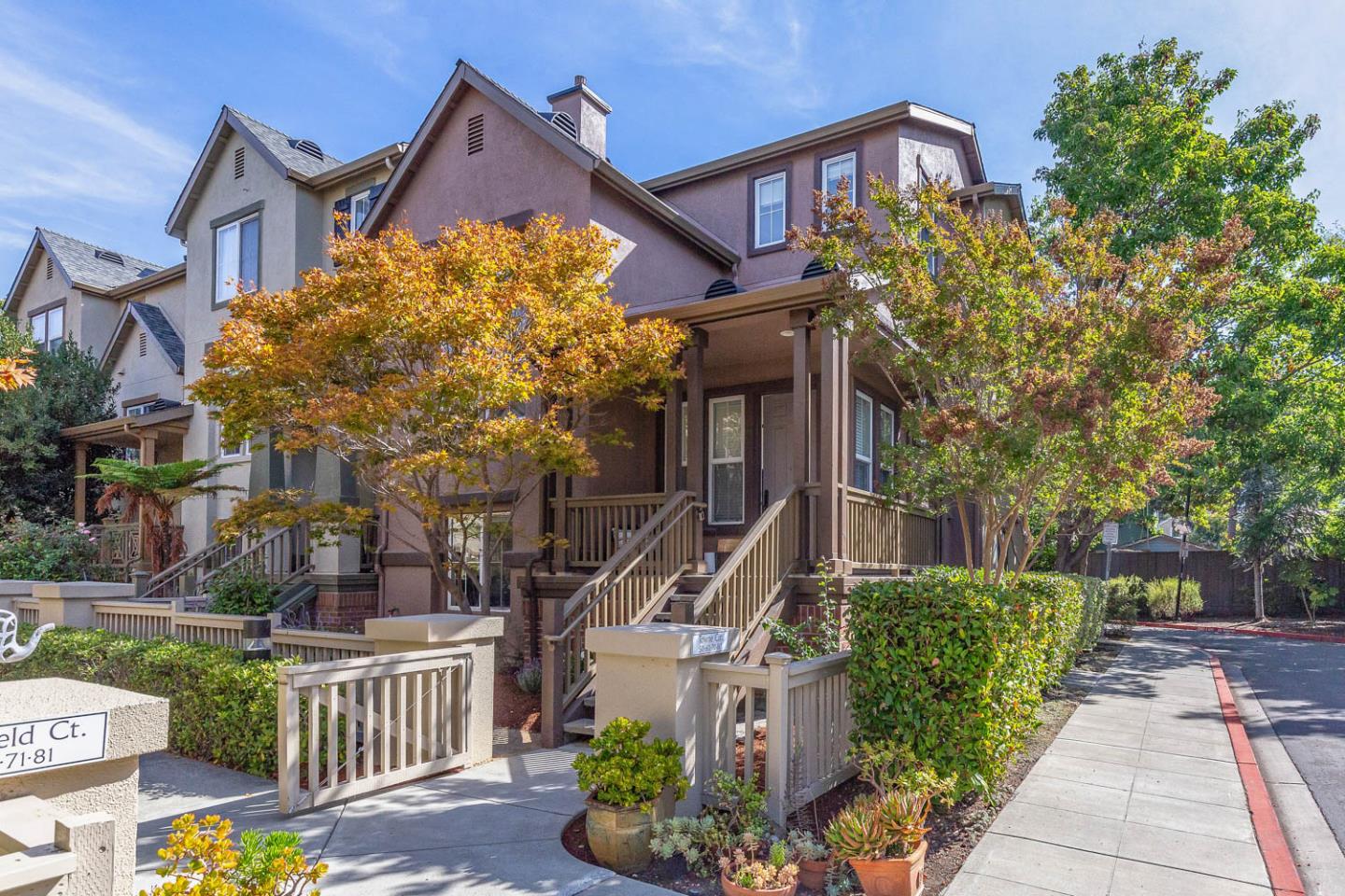 Detail Gallery Image 1 of 35 For 80 Towne Cir, Mountain View,  CA 94040 - 3 Beds | 3 Baths