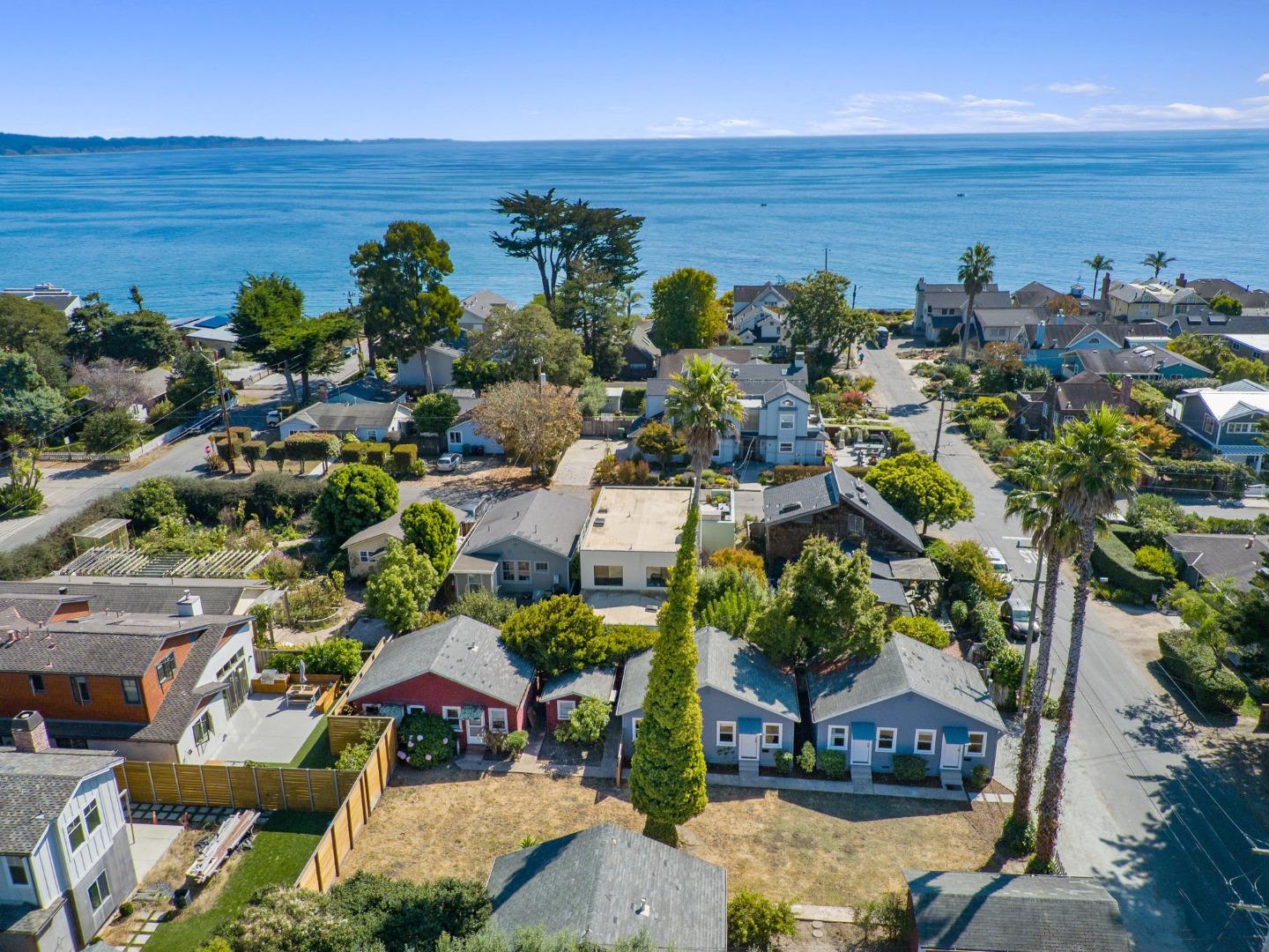 Detail Gallery Image 46 of 59 For 202-204 Hollister Ave, Capitola,  CA 95010 - 4 Beds | 2 Baths