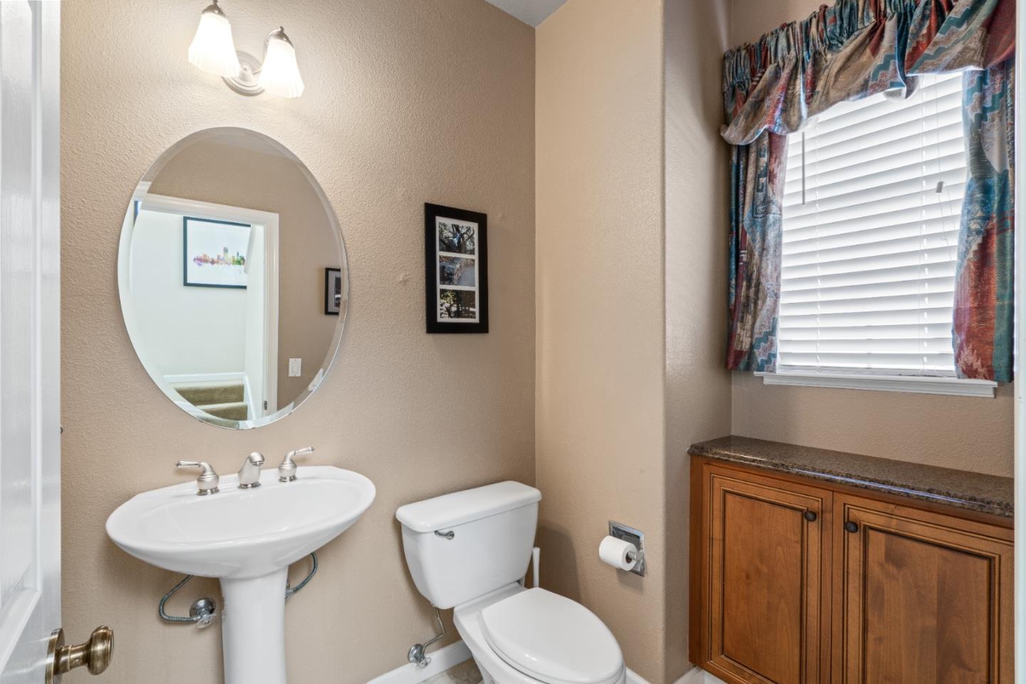 Detail Gallery Image 13 of 53 For 2620 Carlmont Dr, Belmont,  CA 94002 - 3 Beds | 2/1 Baths