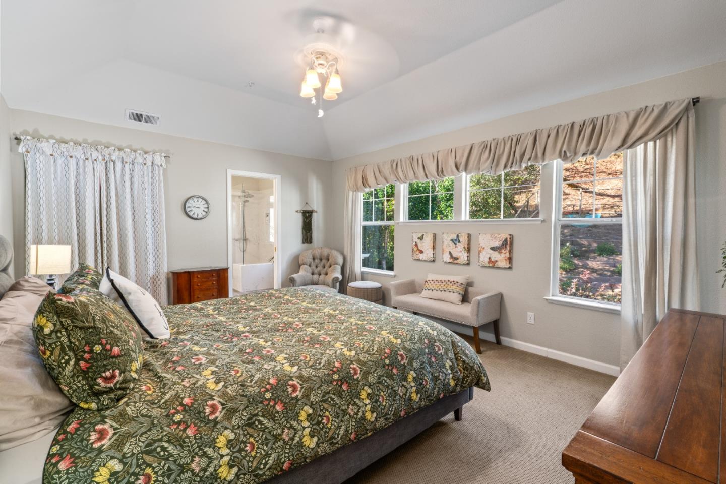 Detail Gallery Image 26 of 53 For 2620 Carlmont Dr, Belmont,  CA 94002 - 3 Beds | 2/1 Baths