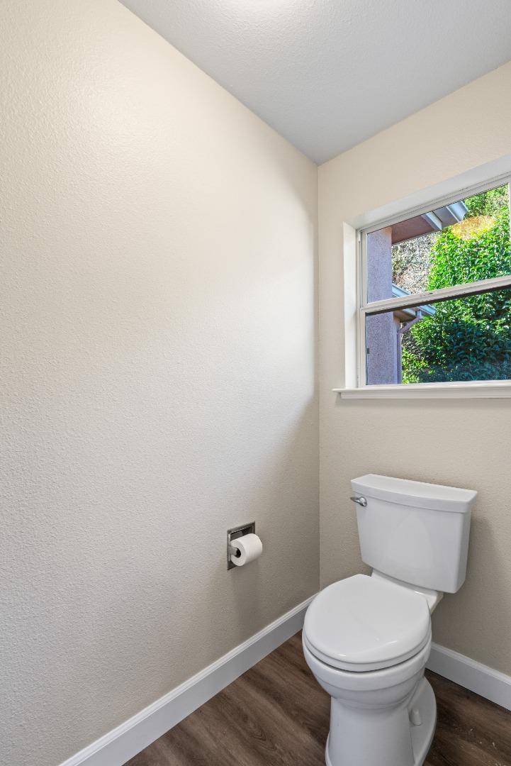 Detail Gallery Image 31 of 53 For 2620 Carlmont Dr, Belmont,  CA 94002 - 3 Beds | 2/1 Baths