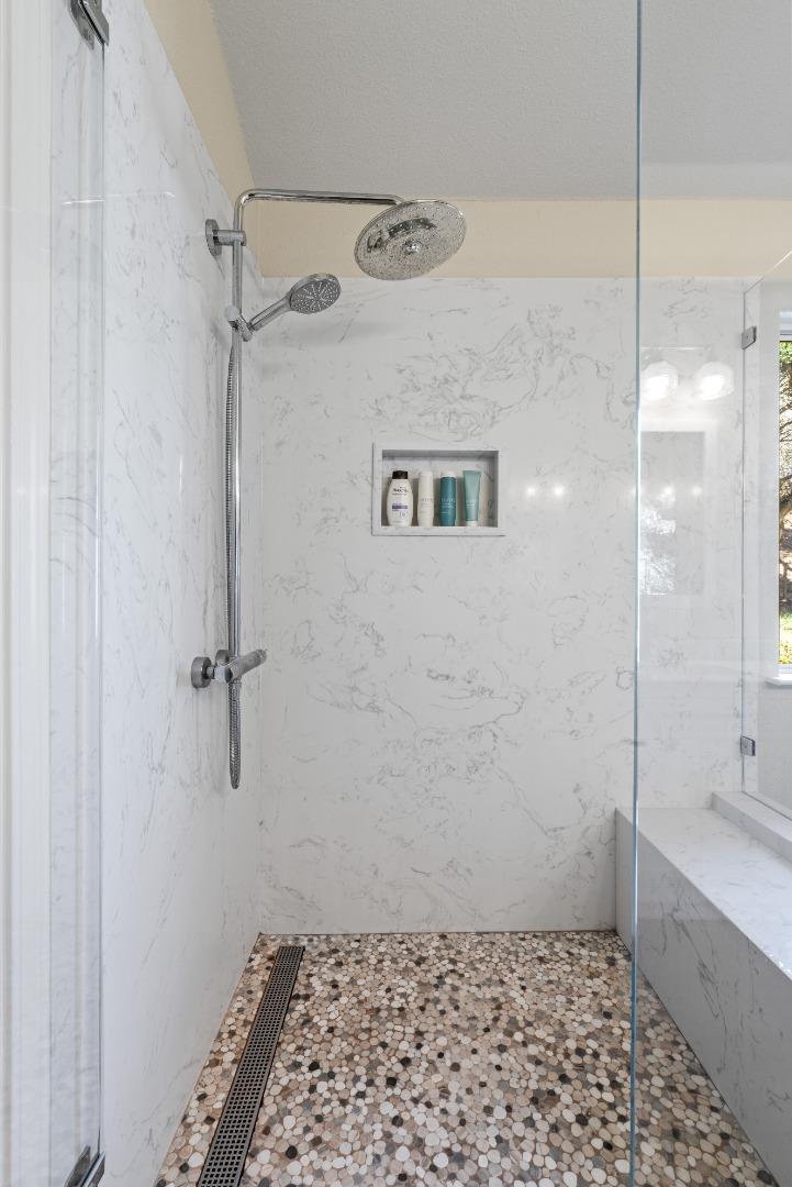 Detail Gallery Image 32 of 53 For 2620 Carlmont Dr, Belmont,  CA 94002 - 3 Beds | 2/1 Baths