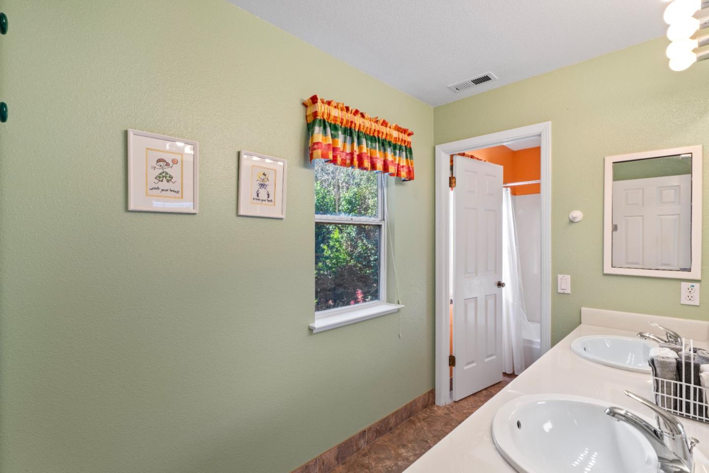 Detail Gallery Image 37 of 53 For 2620 Carlmont Dr, Belmont,  CA 94002 - 3 Beds | 2/1 Baths