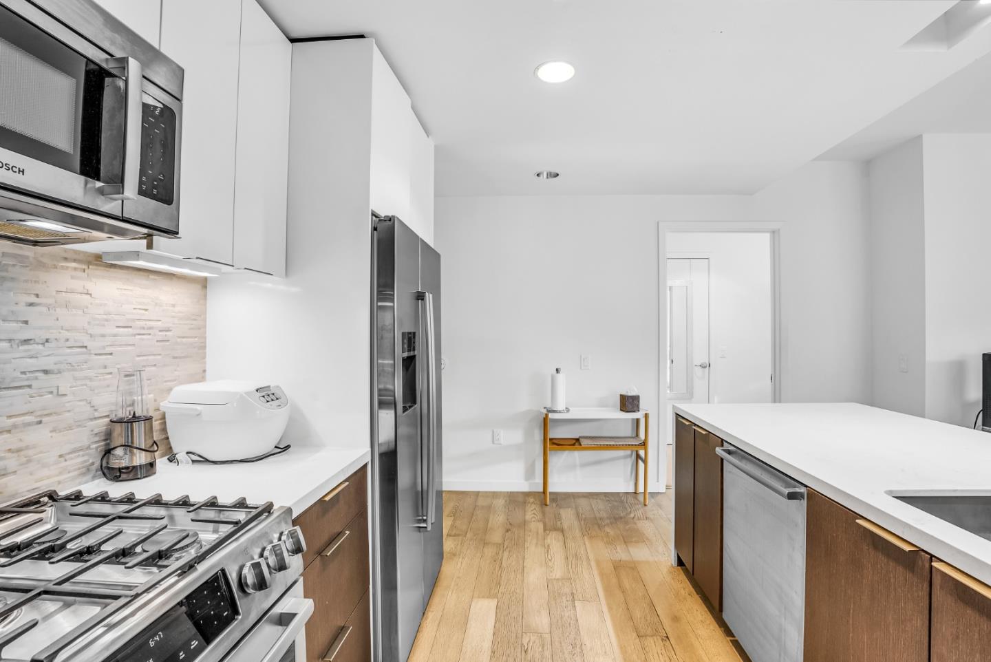Detail Gallery Image 10 of 33 For 10 Innes Ct #102,  San Francisco,  CA 94124 - 3 Beds | 2 Baths
