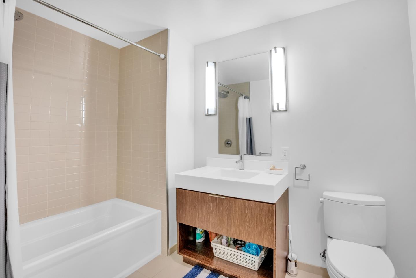 Detail Gallery Image 11 of 31 For 10 Innes Ct #102,  San Francisco,  CA 94124 - 3 Beds | 2 Baths