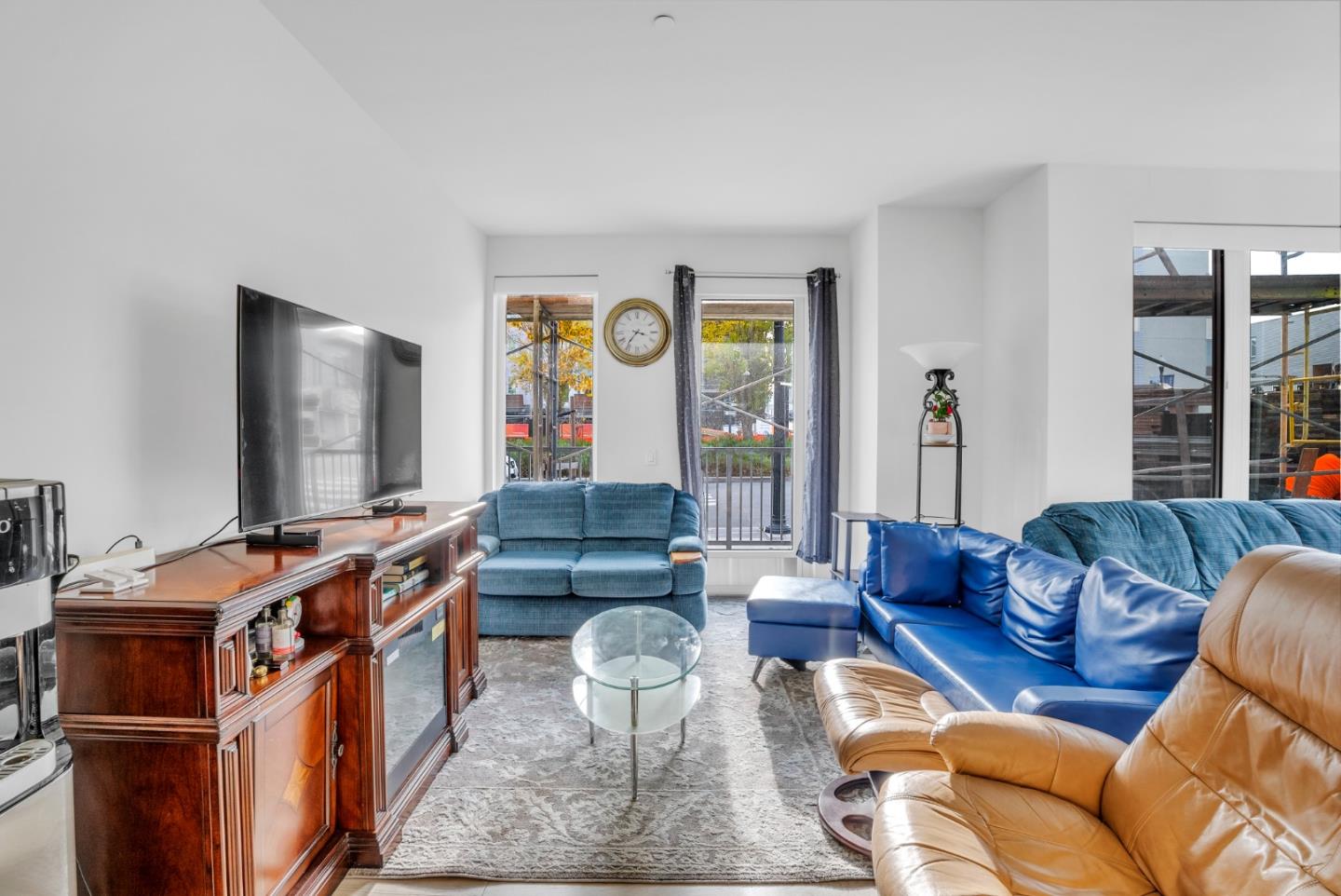 Detail Gallery Image 2 of 33 For 10 Innes Ct #102,  San Francisco,  CA 94124 - 3 Beds | 2 Baths