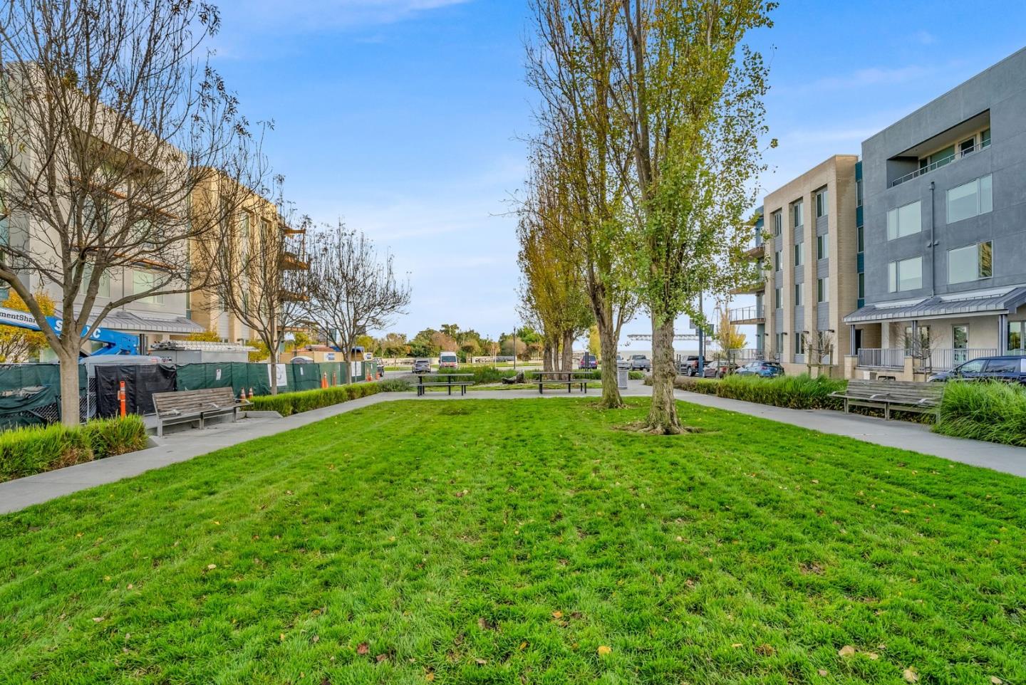 Detail Gallery Image 25 of 33 For 10 Innes Ct #102,  San Francisco,  CA 94124 - 3 Beds | 2 Baths