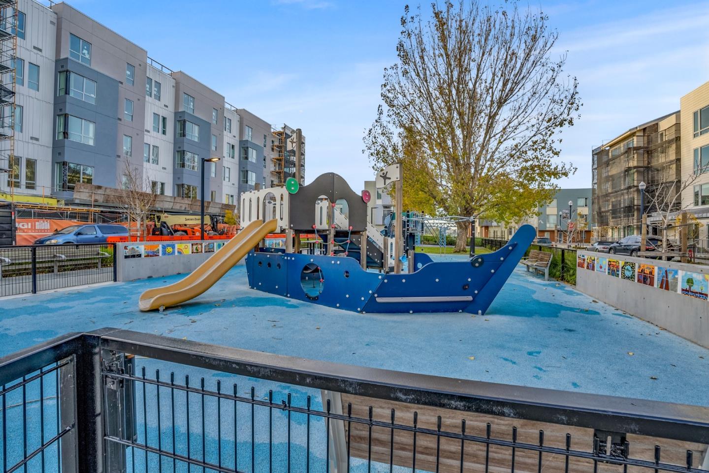 Detail Gallery Image 27 of 33 For 10 Innes Ct #102,  San Francisco,  CA 94124 - 3 Beds | 2 Baths