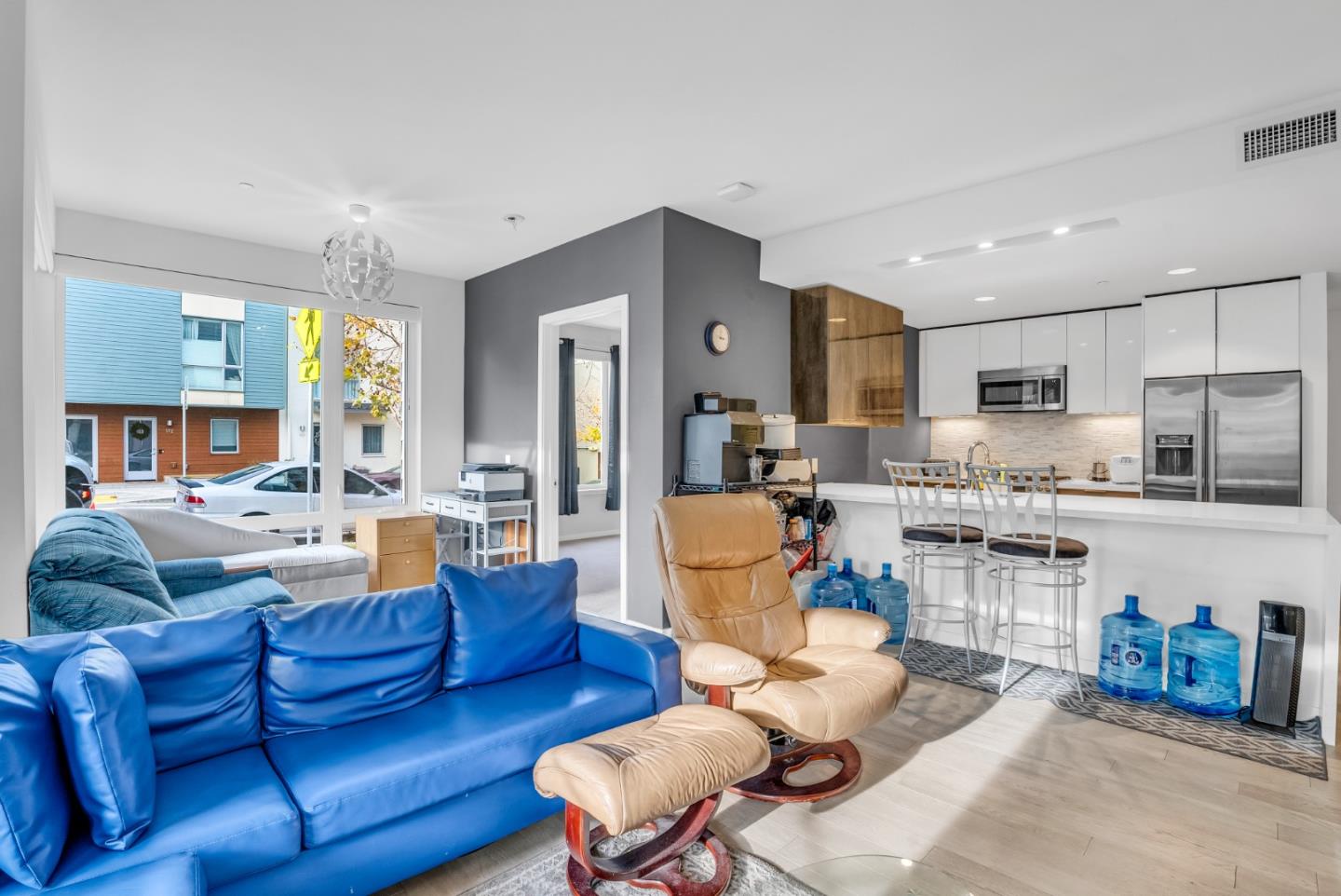 Detail Gallery Image 6 of 33 For 10 Innes Ct #102,  San Francisco,  CA 94124 - 3 Beds | 2 Baths