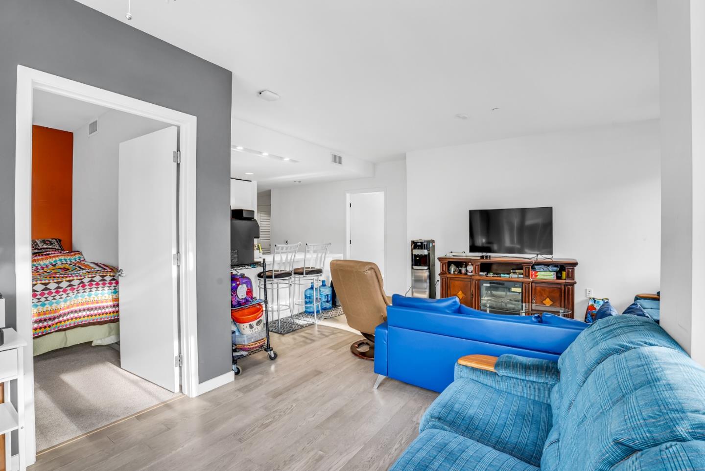 Detail Gallery Image 7 of 33 For 10 Innes Ct #102,  San Francisco,  CA 94124 - 3 Beds | 2 Baths