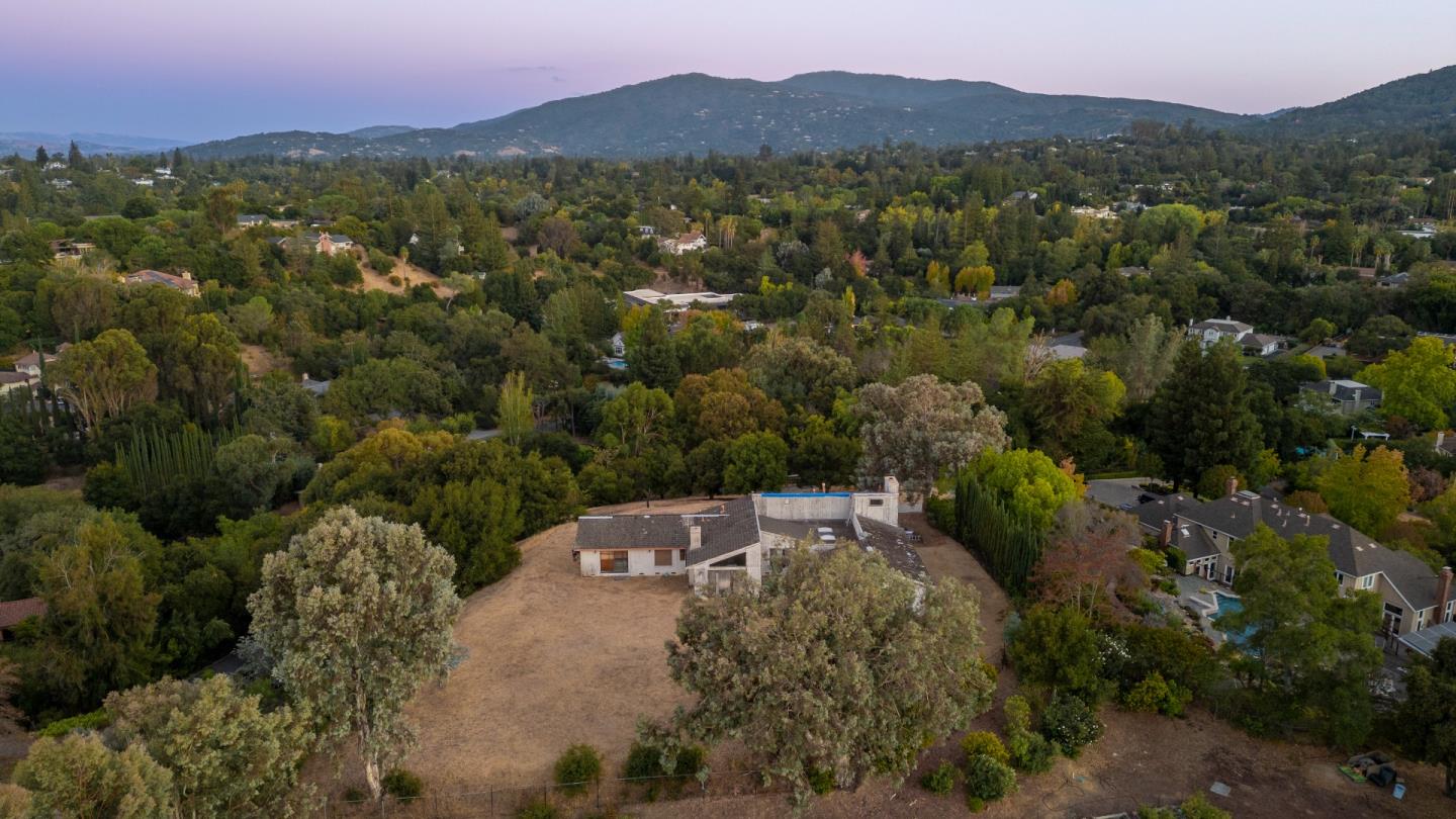 Detail Gallery Image 3 of 11 For 14469 Omega Ln, Saratoga,  CA 95070 - 5 Beds | 3/1 Baths