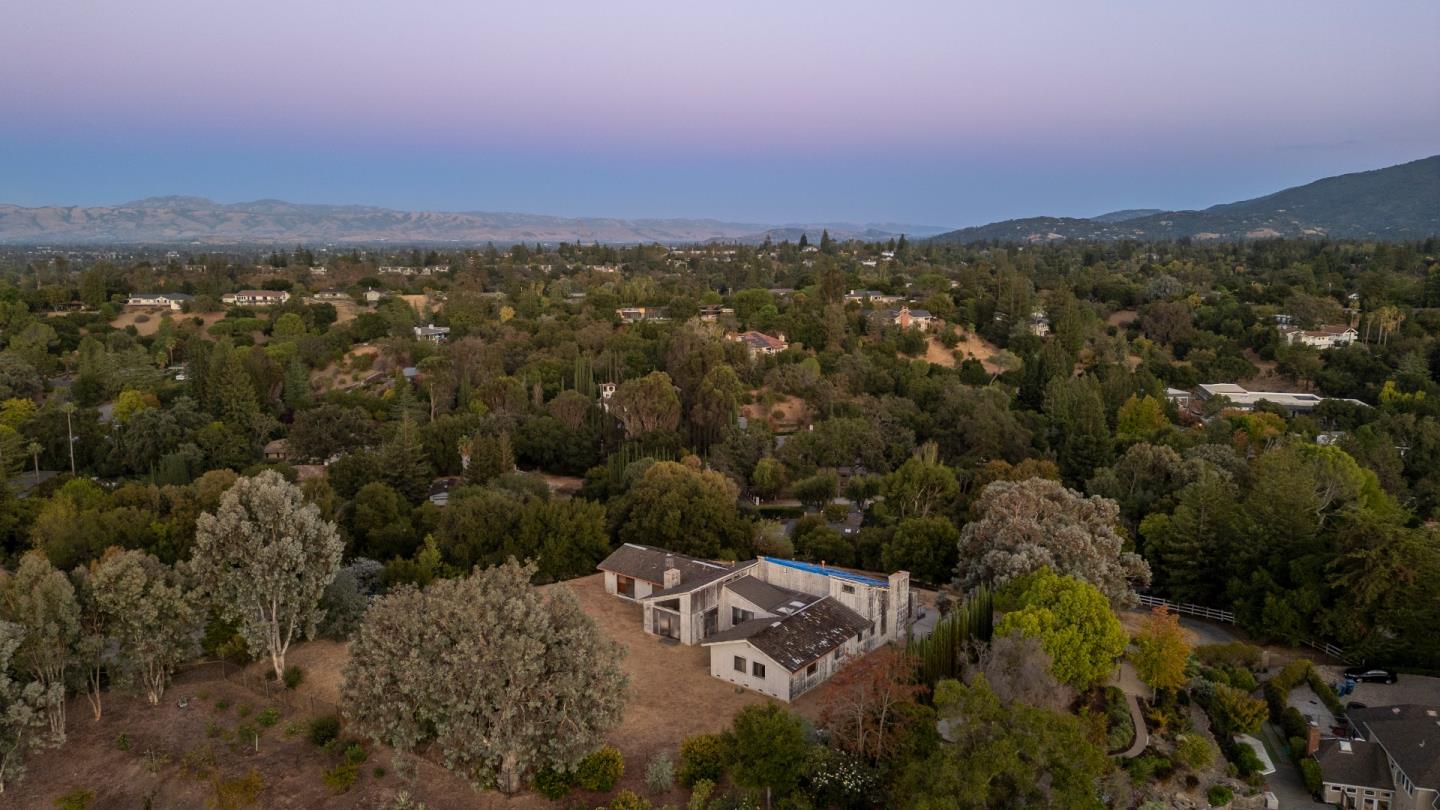 Detail Gallery Image 5 of 11 For 14469 Omega Ln, Saratoga,  CA 95070 - 5 Beds | 3/1 Baths