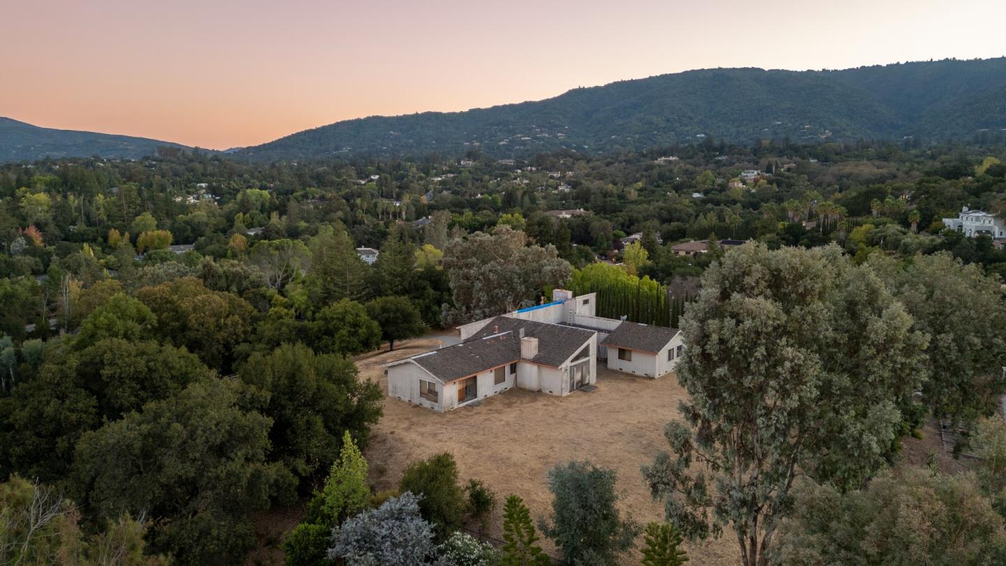 Detail Gallery Image 7 of 11 For 14469 Omega Ln, Saratoga,  CA 95070 - 5 Beds | 3/1 Baths